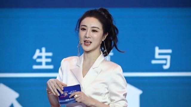 知名导演透露内幕，张颂文原来是得罪资本了，挡了某位哥哥财路