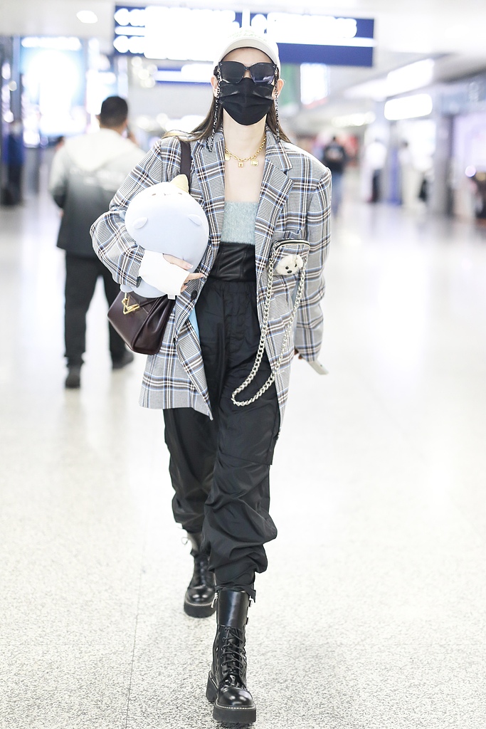 韩庚卢靖姗怀二胎 戚薇互动展明星真挚友谊