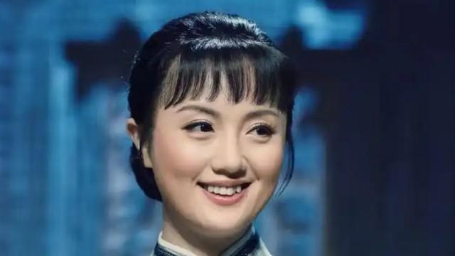 国家一级演员两种反差结局，朱媛媛万人送别，她却成“反面教材”