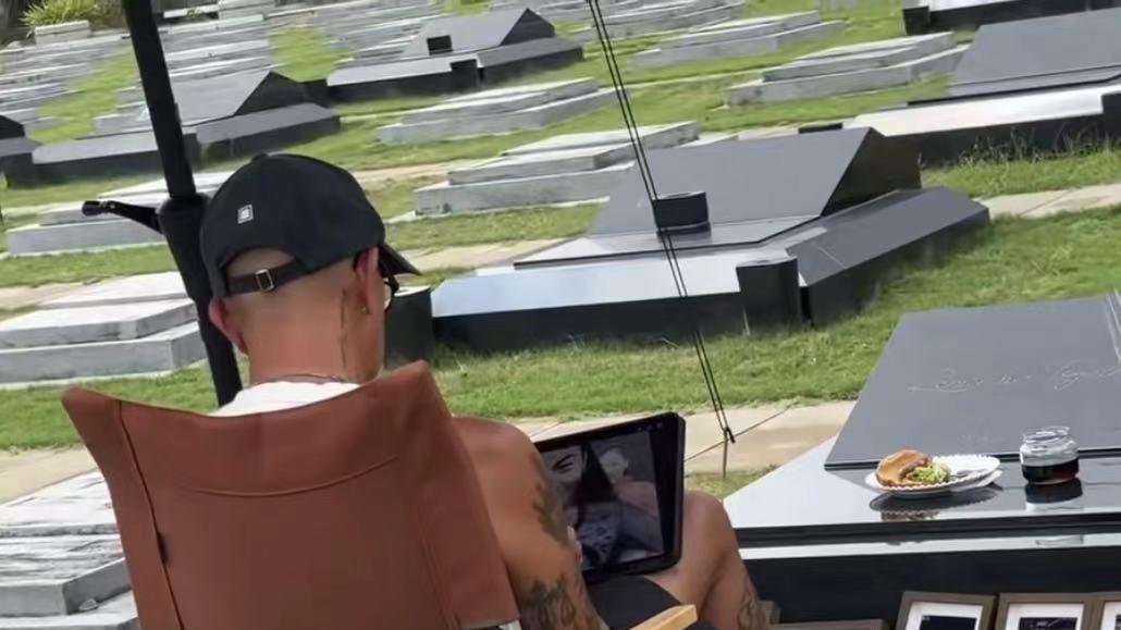 具俊晔暖心陪伴小S录制跨年宣传片，他们都是大S的“遗物”