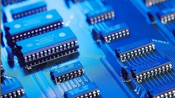 2400亿订单被取消，美芯三巨头质疑拜登：芯片还怎么卖？卖给谁？