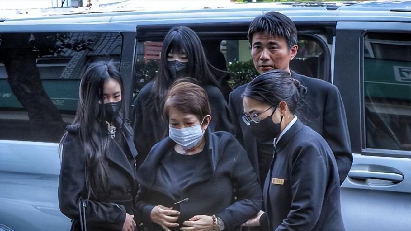 粉红色骨灰盒里的秘密？大S的告别，比想象中更简单