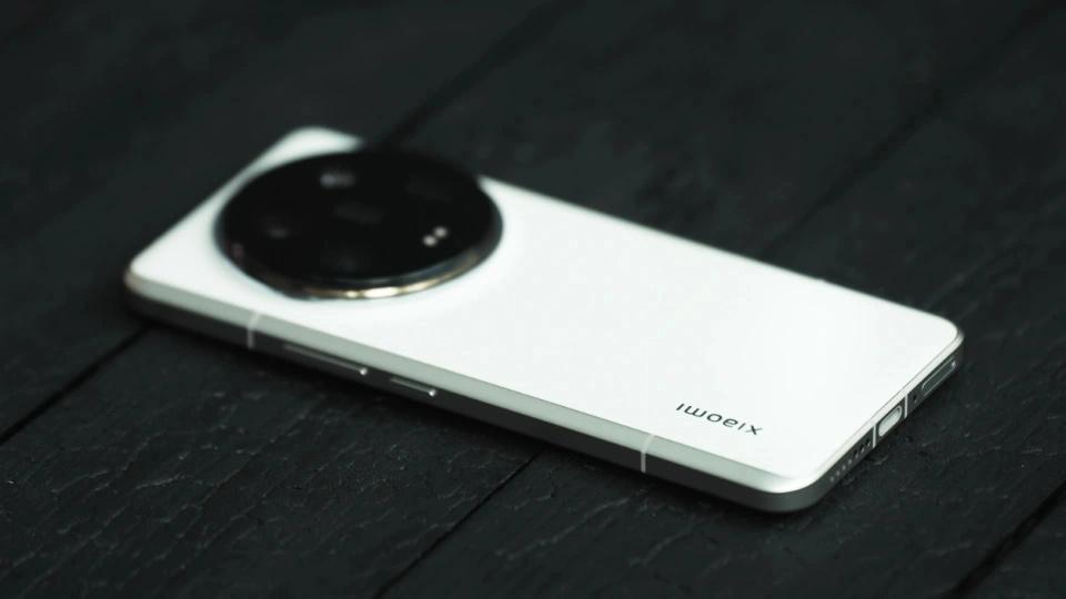 小米堅決清倉，16GB+1TB跳水2950元，頂配版影像旗艦跌至“冰點價”