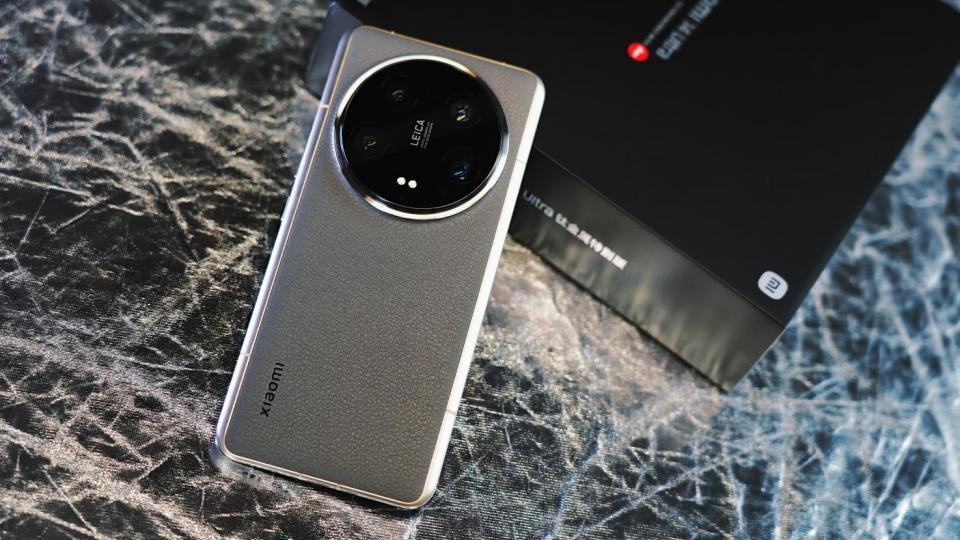 小米新一代“降價王”，16GB+1TB+鈦金屬，頂配旗艦“半價清倉”