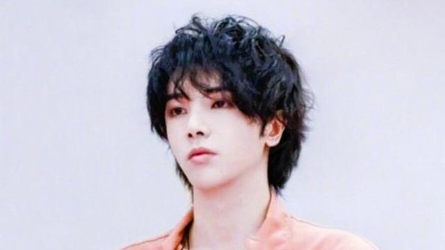 《声鸣远扬》8强诞生！华晨宇犀利点评上热搜，生特吾姬“野人”舞台封神