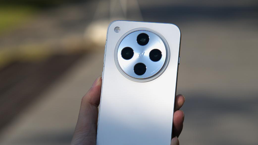 OPPO豁出去了，高端旗舰突降至3289元，哈苏三摄+天玑9400+IP69