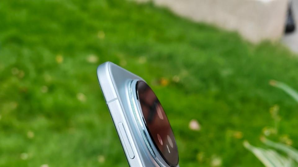 榮耀Magic8 Pro真機搶先看：拍照鍵+AI鍵加持，或是旗艦新標桿！