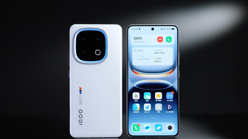 十月機圈大亂斗：紅米、真我、iQOO、一加，均雙杯齊發！