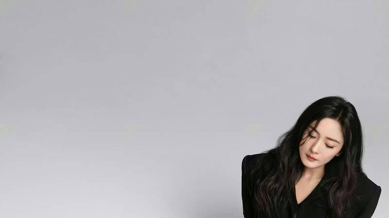 杨幂蚂蚁腰，大长腿又细又直！