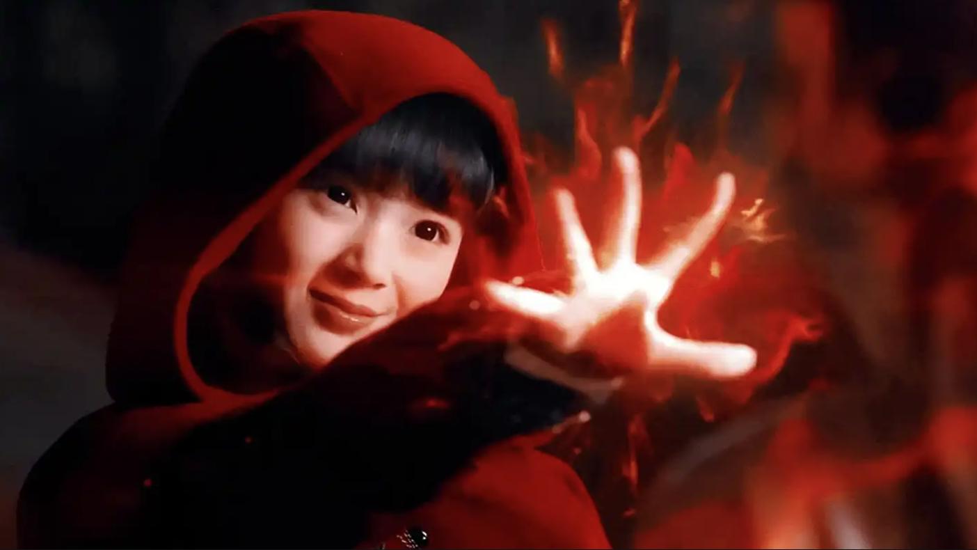 她出道就跟胡歌合作，21岁爆火成顶流，如今却沦落到演短剧