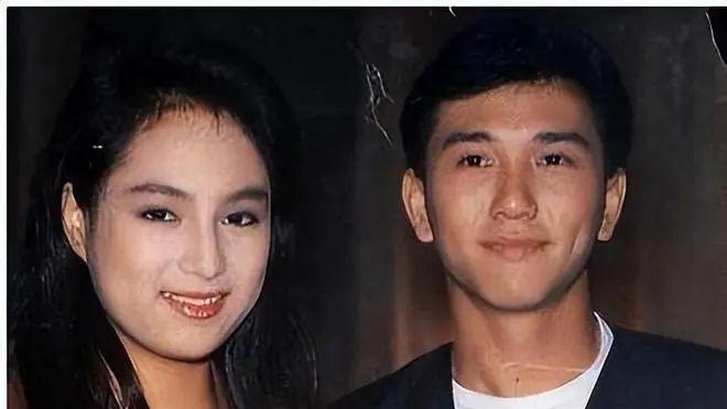 演员温兆伦近况：定居北京，61岁不显老依然帅气，10岁女儿很漂亮