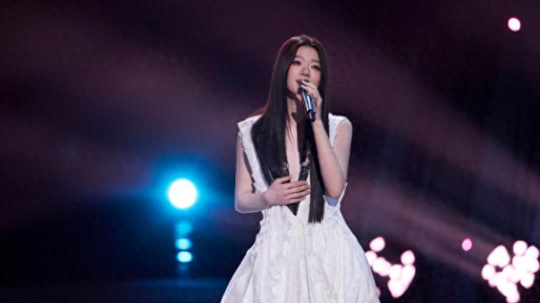 《歌手2025》“王炸”歌手帮唱单依纯，演唱的歌曲让陈楚生有优势