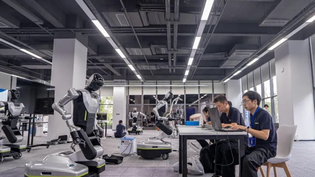 岳麓大会启幕，湘江新区打样：AI虹吸战下中部突围的一次成功样本