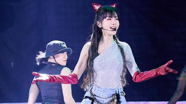 51岁谢金燕状态似少女，儿子生父被公开，本人10字回应尽显高情商