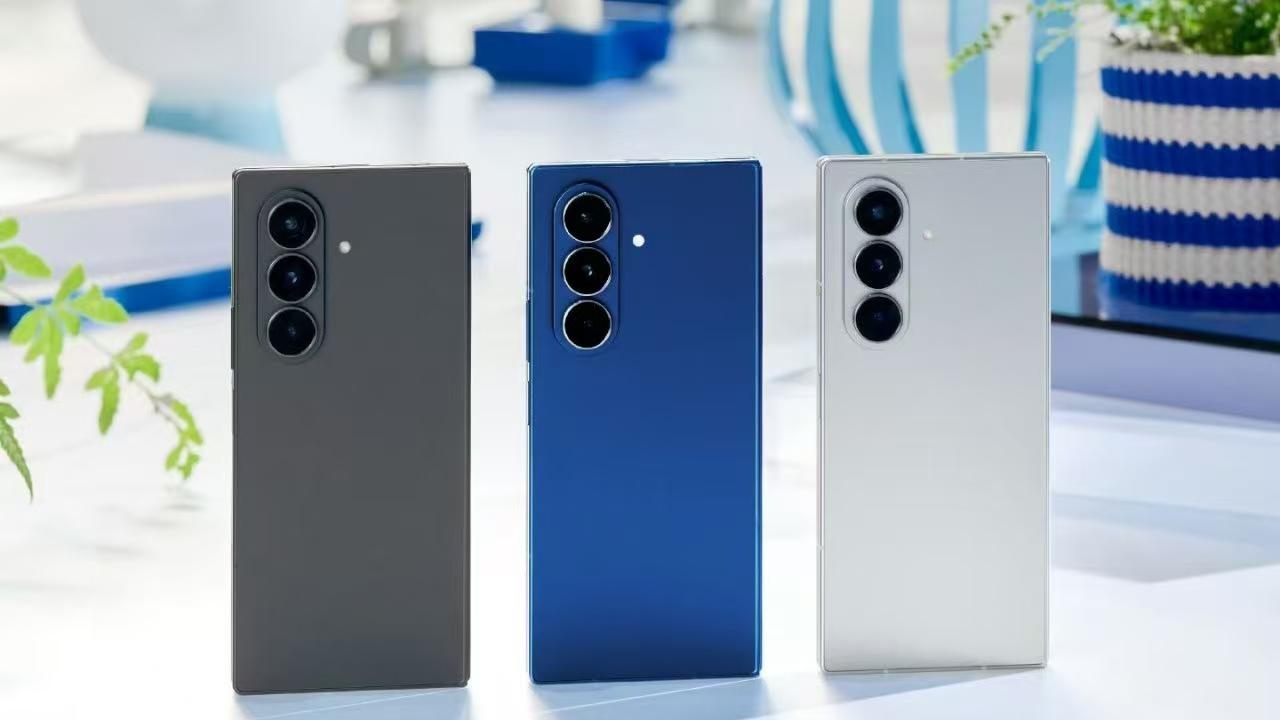 从“砖头”到卡片： 三星 Galaxy Z Fold  六年六代 厚度腰斩 48%