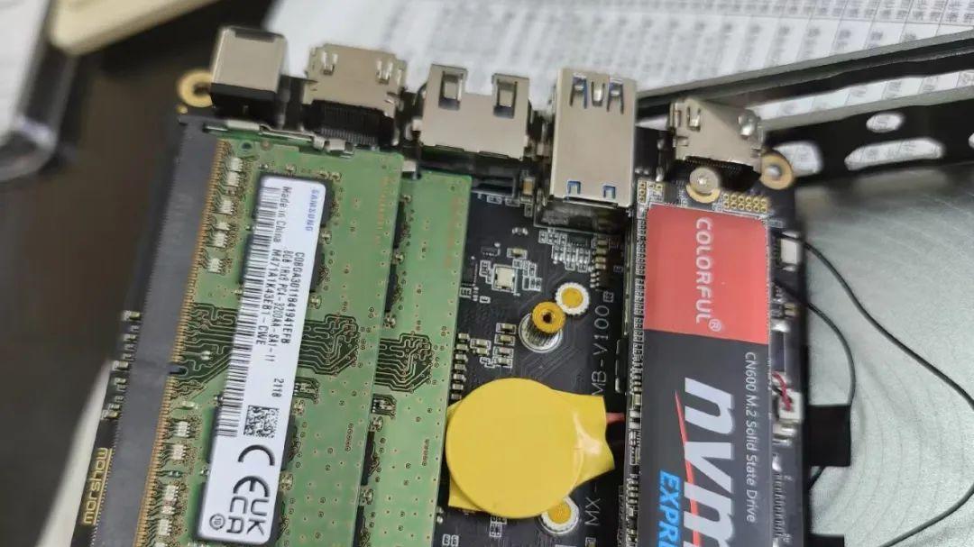 高性价比的AMD R9小主机，内存和硬盘可升级，准系统900元