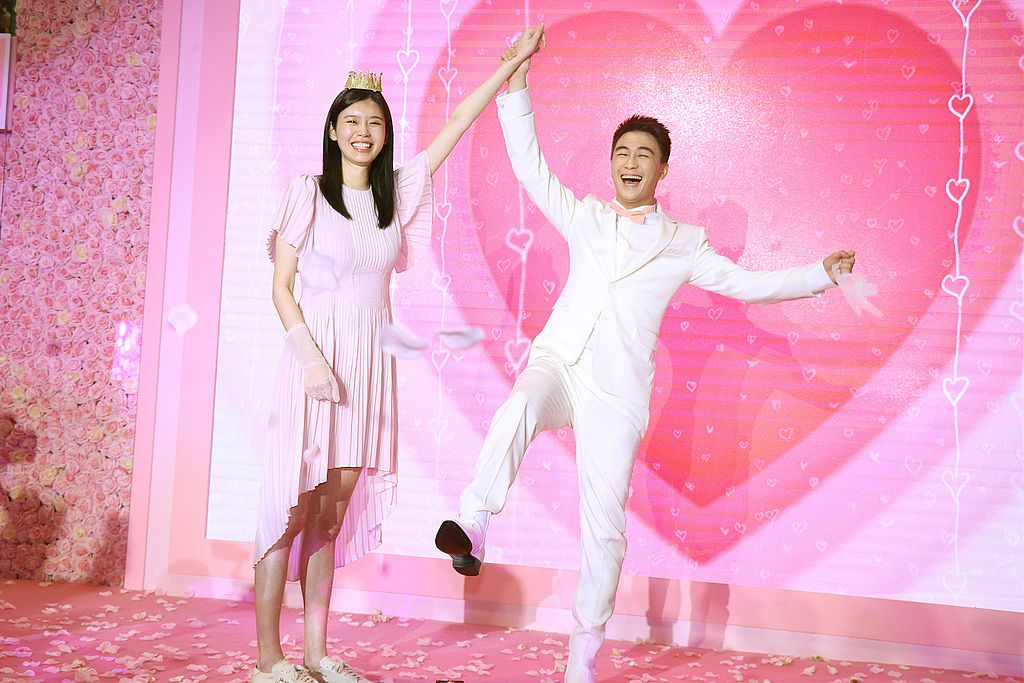 何猷君的瓜冲上热搜,奚梦瑶就是个笑话?