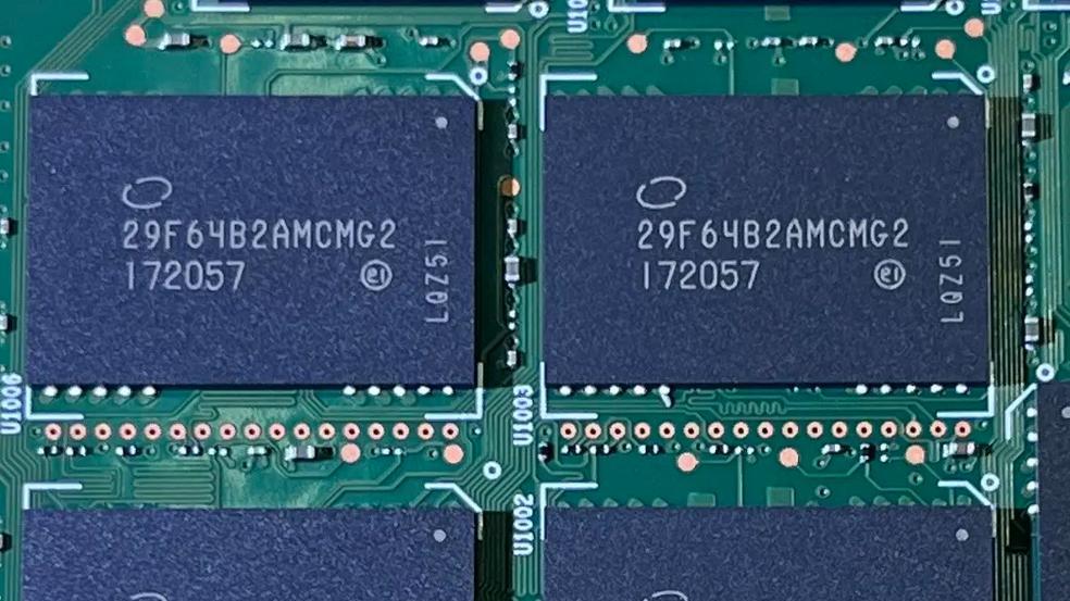 QLC颗粒寿命缩水70%！厂商竟集体强推？真相让人沉默