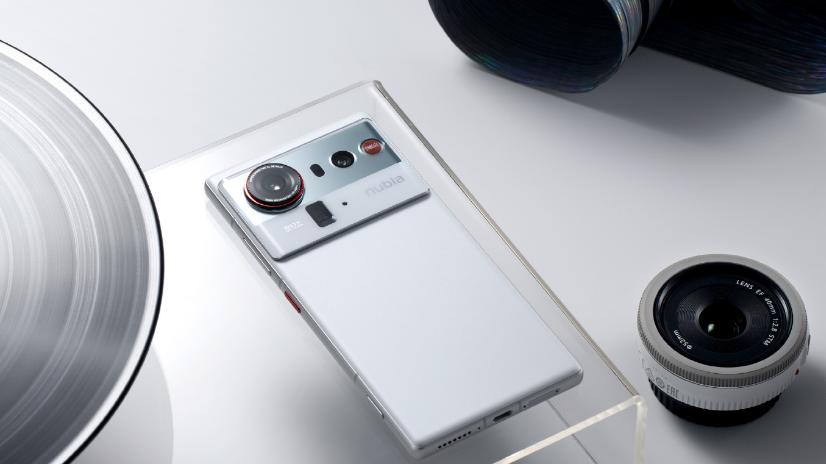 7200mAh+潛望鏡+游戲引擎，定價4599元起，努比亞這新機真全面啊