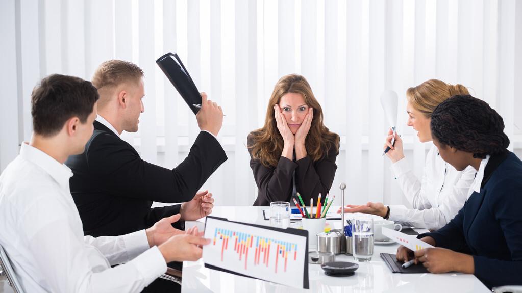 同事替我检查方案，我给文件加了限期程序，结果他上交了个空文档