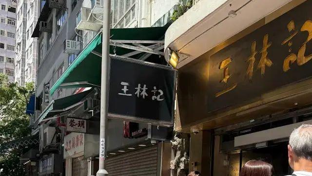 70岁影帝香港街头无人合影！网友：不奇怪！