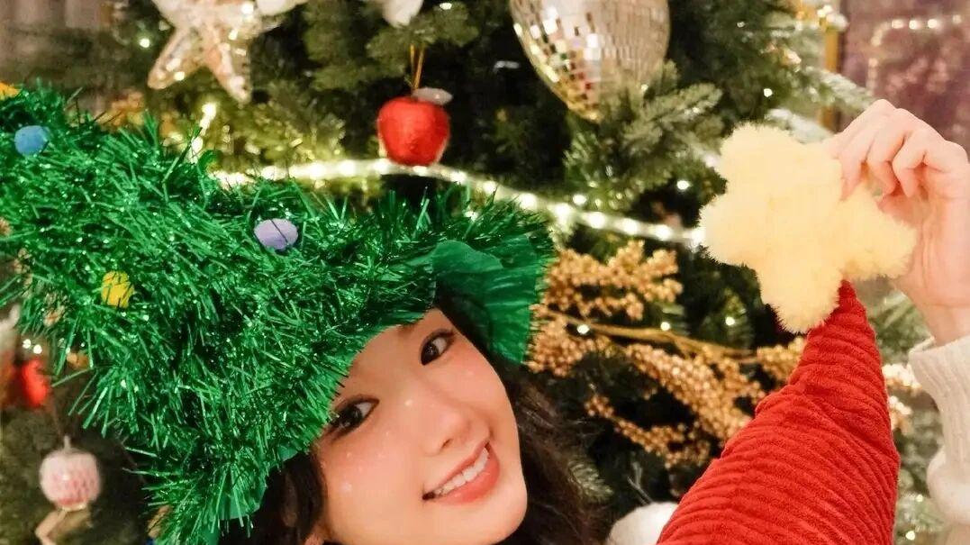 37岁毛晓彤晒圣诞美照，又萌又可爱，少女感爆棚宛如18岁