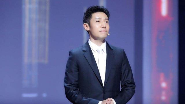 2025 央视春晚总台主持人确定：总共5人，康辉退出，女主持全新人