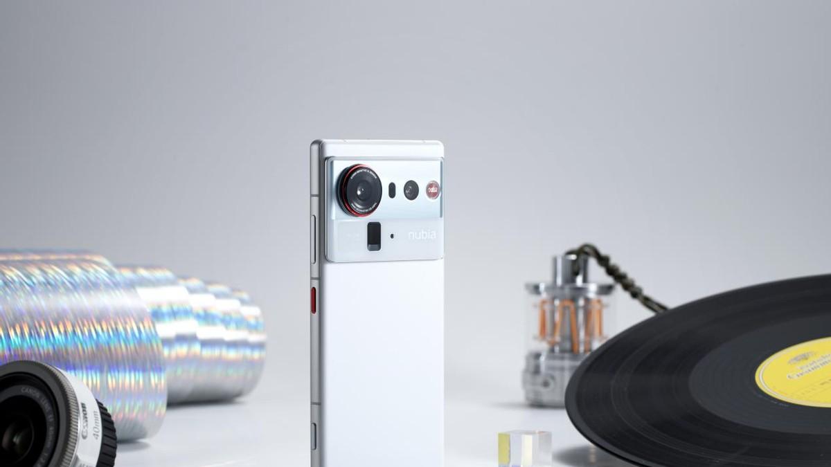 谷歌遭遇最強對手？國產手機“掃地僧”出手，再破 AI 天花板