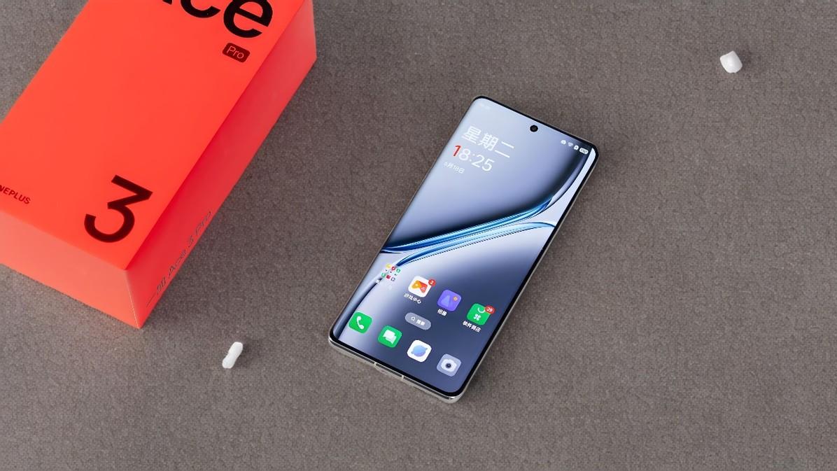 OPPO一降再降，从3799元跌至2599元，骁龙8Gen3+6100mAh