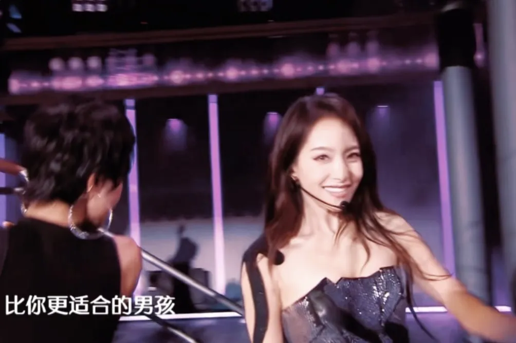 跨年晚会谁扛收视？江苏台莫文蔚周深，湖南台三大男神引炸收视