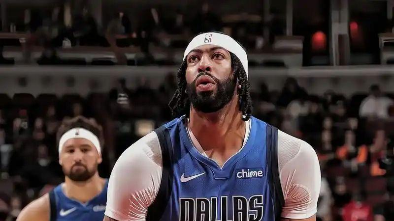 戴维斯25+6率独行侠大胜！状元弗拉格改打后卫，手感低迷仅13中3