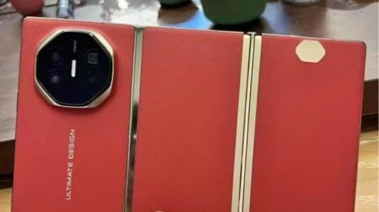 华为放弃高利润，跌价3600元，三折叠屏售价更加亲民了