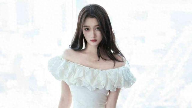 关晓彤：这腿好绝，又长又白又直内娱没对手，风姿和韵味让人沉醉