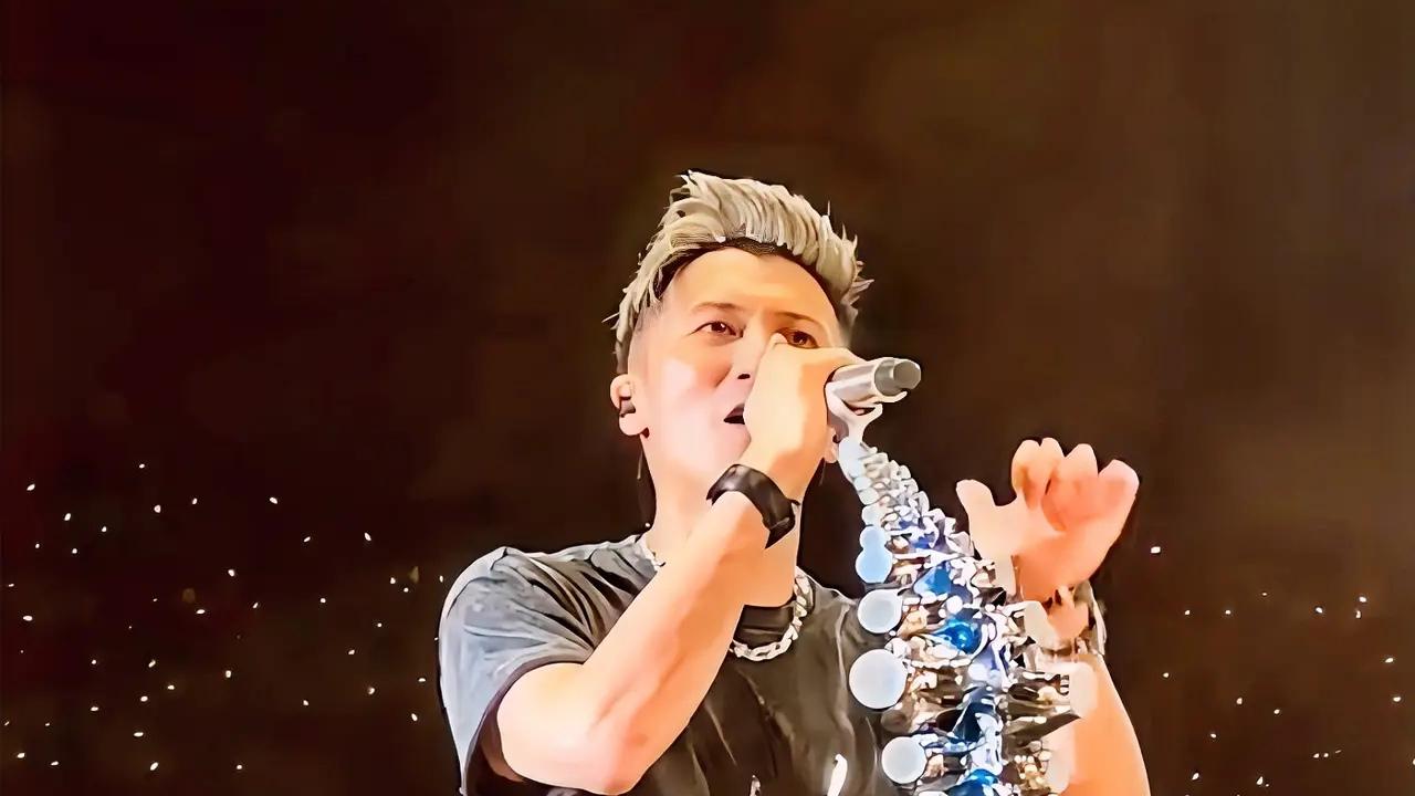 谢霆锋香港演唱会赚了多少？为什么他没有张杰演唱会更具商业价值