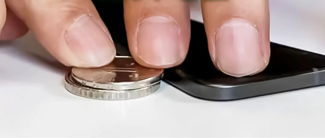 不到4毫米！这部新手机薄得超出了想象