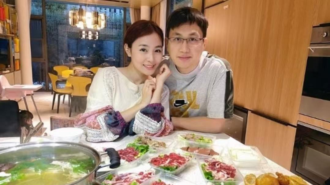 靠自己！香港女星失婚后自资出歌，不排除再拍拖曾被曝与闺蜜争仔