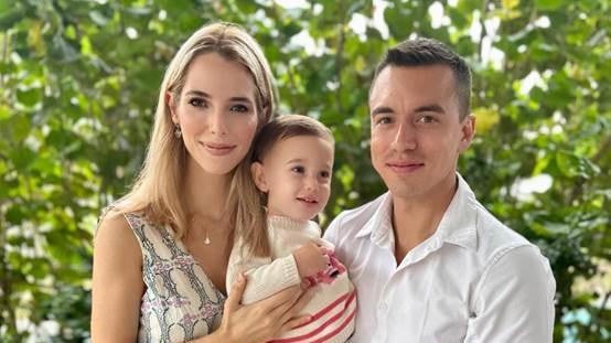 厄尔瓜多第一夫人：27岁容貌超级美，身高175气场全开，秒杀丈夫