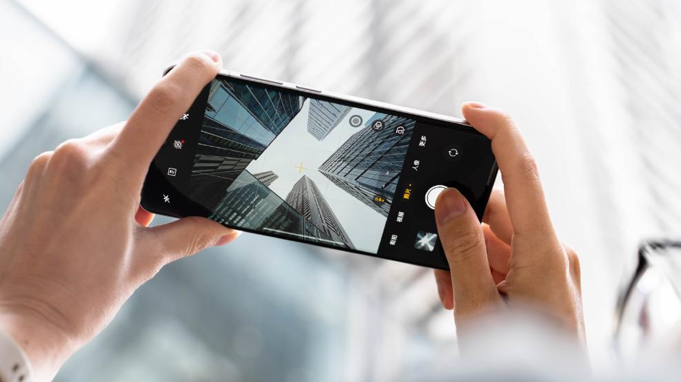 驍龍8至尊+16G+512G，降至2499元，真我這性價比手機可以撿漏了