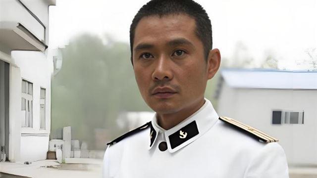 他是著名演员，妻子是真不好看，成名后相守多年，她有什么魅力