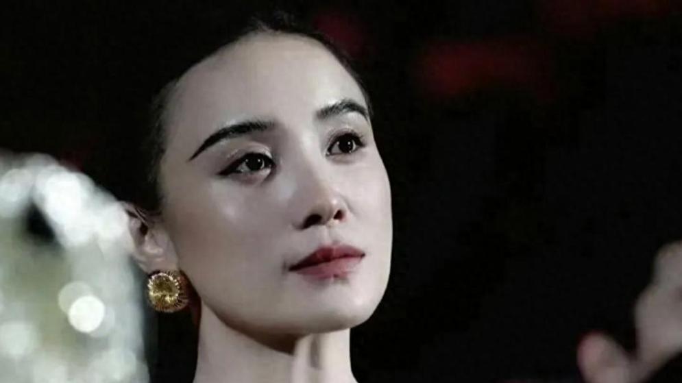 43岁宋佳低调完婚，与小7岁王伟喜结连理：姐就喜欢闷声干大事！