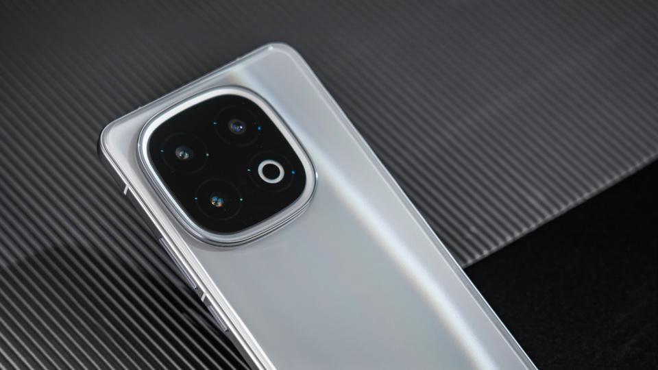 vivo X300系列：已入網兩款版本！iQOO 15：僅入網一個版本！