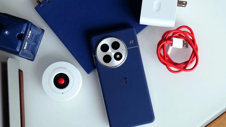 一加豁出去了，24GB+1TB+2K屏+IP69防水，顶配旗舰再次降价