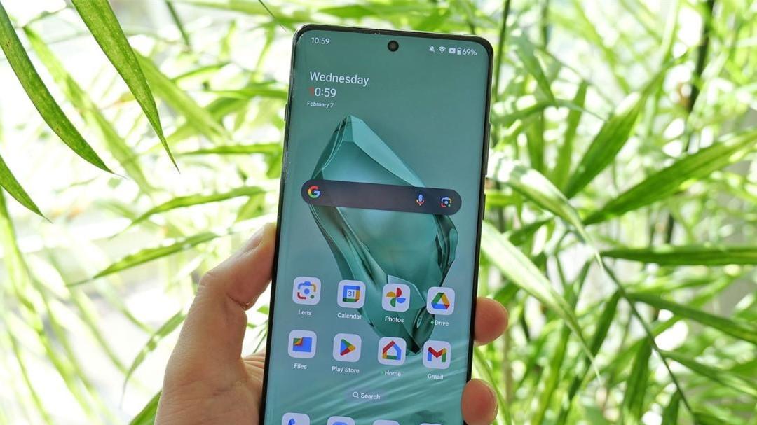 一加小屏手机信息现身，能怼上小米15吗？