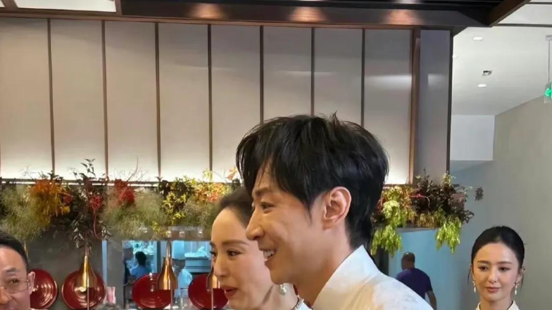 董璇二婚也拍了婚纱照，璇姐是真美啊，男的不评价