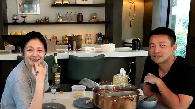 敌人的敌人是朋友，汪小菲又遭遇一幕