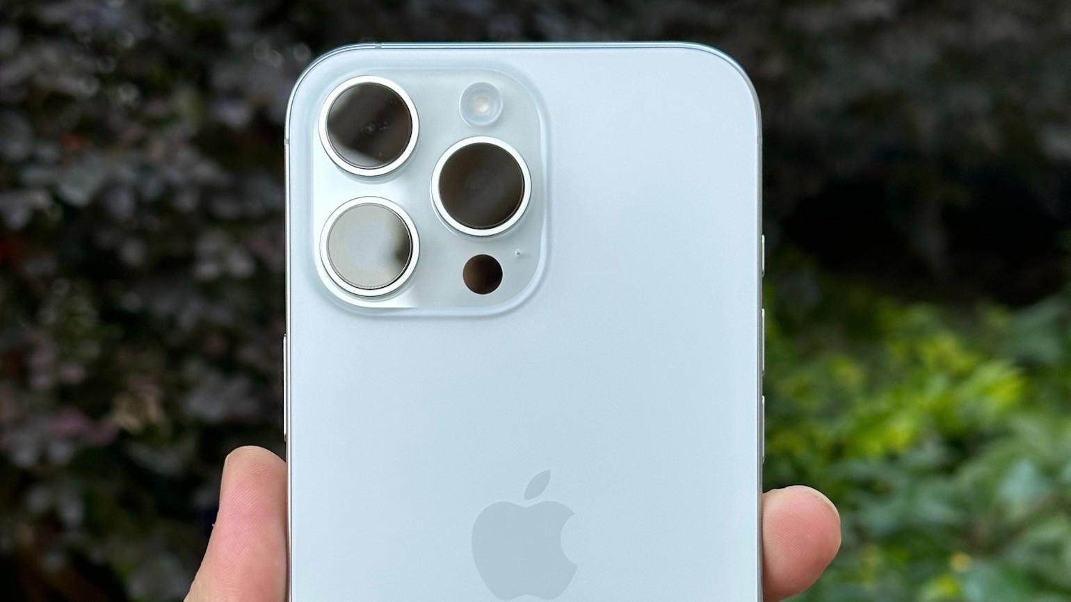 蘋果“機皇”突降2452元，256G+A18Pro+潛望長焦，果粉終于等到了