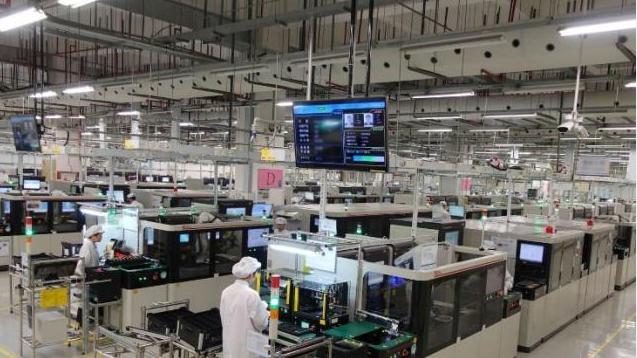 华为手机最大代工厂“中断”合作，导致工厂放假，货车堆满厂区！