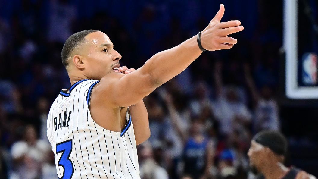 小卡特关键篮板+决胜2罚！魔术三巨71分逆转热火 贝恩比庆祝动作