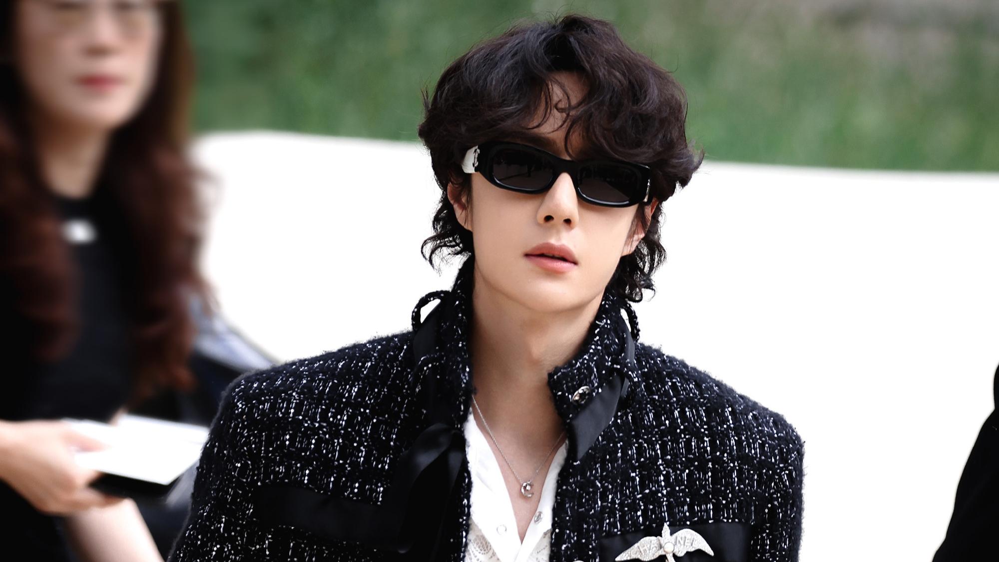 王一博走路视频火了，粉丝们纷纷点赞，快乐源泉找到了！