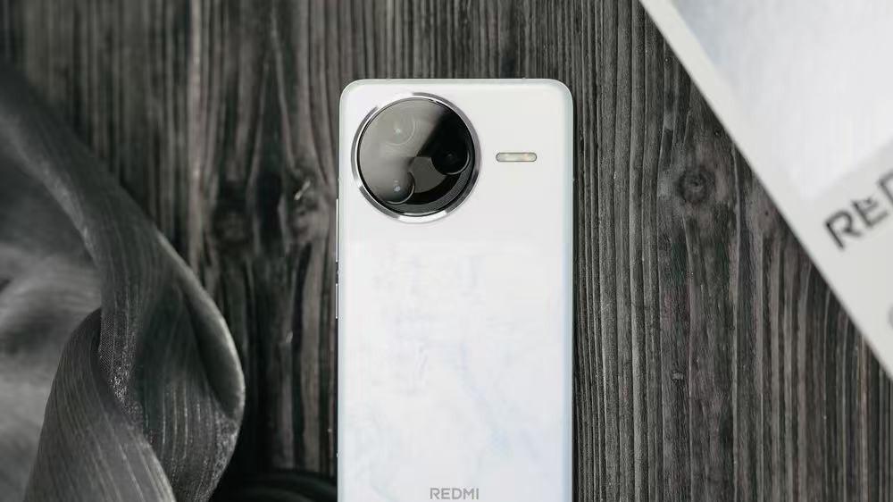 16GB+512GB+骁龙8至尊版，跌至2805元，小米交了份“满分答卷”